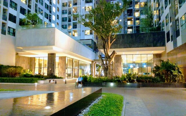 Отель The Base Central Pattaya Паттайя вид на фасад