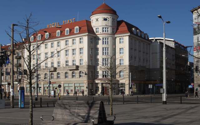 Hotel Piast вид на фасад
