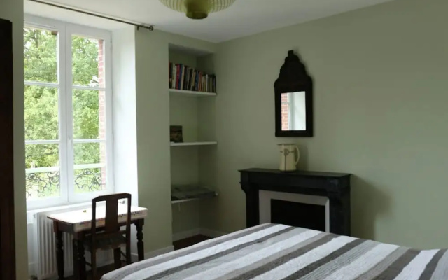 Cozy Holiday Home with Garden in Cernoy-en-Berry France
