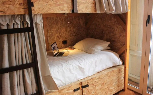 Hostal R10