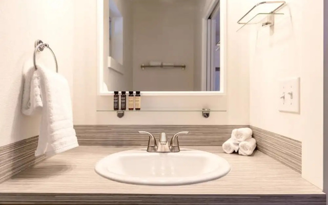 East Side 2 BR Bungalow by Domio
