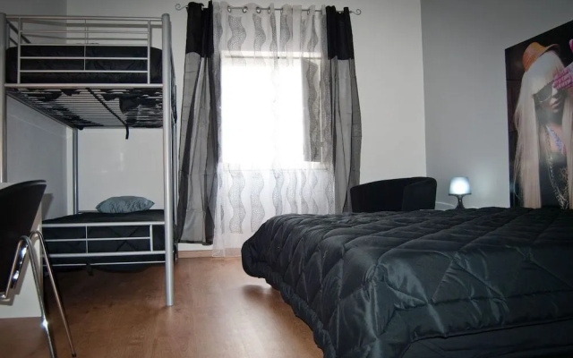 D.Dinis Low Cost Hostel