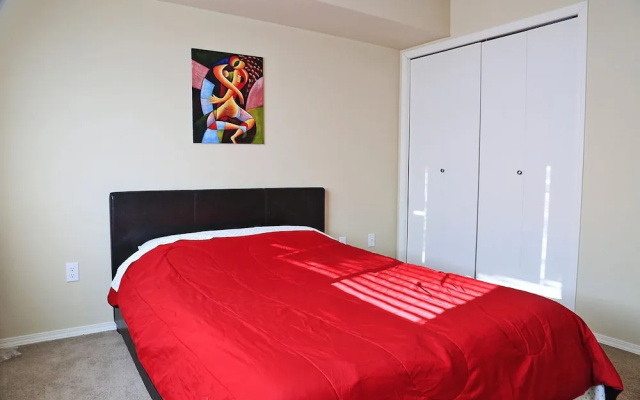 Vibrant Flat 10 min drive downtown