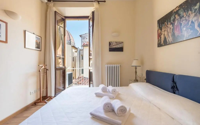 CHARMING 2BED APARTMENT overlooking DUOMO-hosted by Sweetstay
