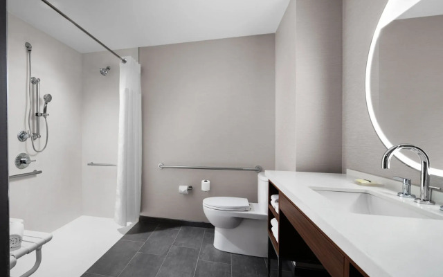 Courtyard By Marriott Calgary Downtown