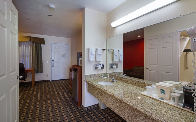 Quality Inn & Suites Huntington Beach 2