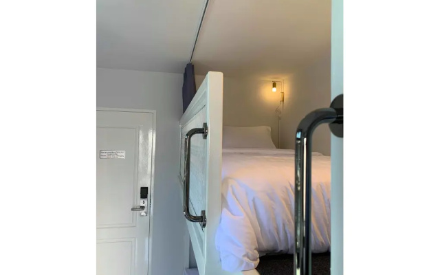 Rich8 Hostel
