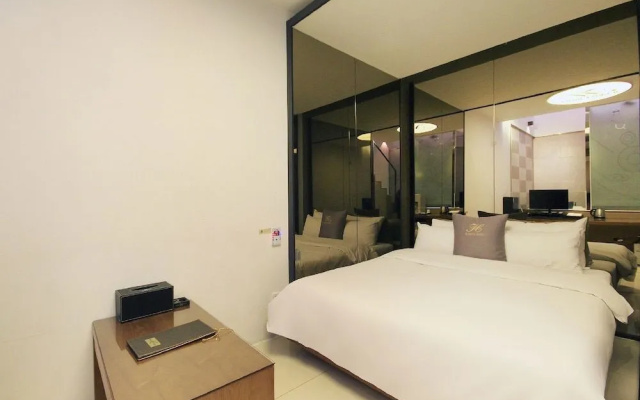 H Drive Hotel