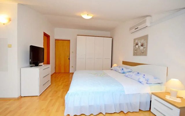 Apartments Biserka