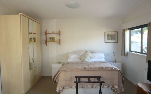 The B & B on the Hill