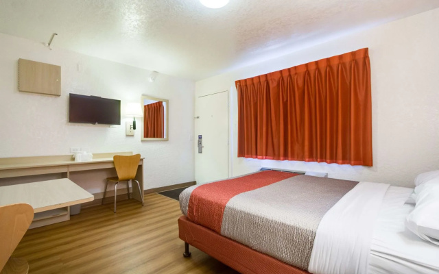 Motel 6 – Lakewood, CO