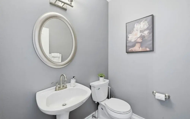 Modern 4-bedroom Townhouse in River West