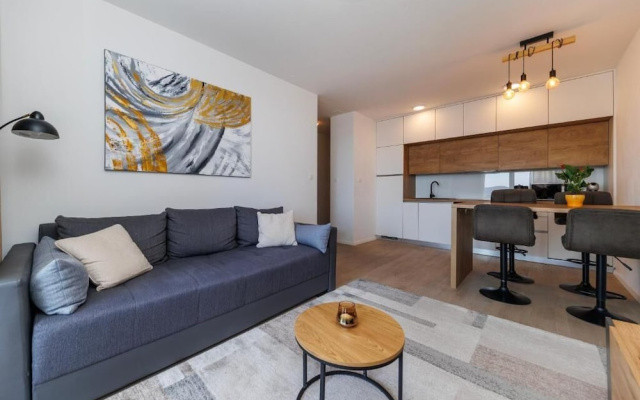 365 Sunsets Apartment by Belmont Realty