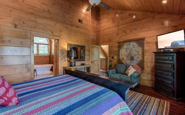 Bear Elegance - Three Bedroom Cabin