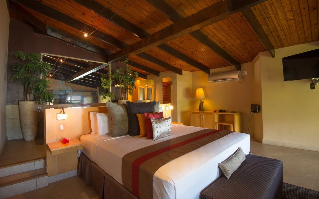 Coco de Mer Hotel and Black Parrot Suites