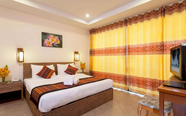 Kata Silver Sand Hotel by Eazy