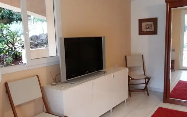 Studio avec piscine