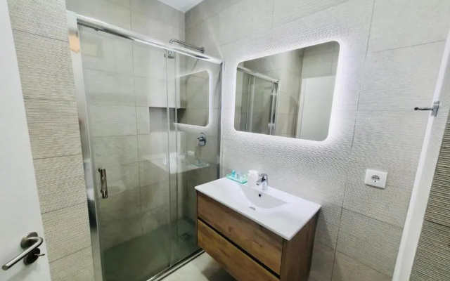 Central Lagos apt With Marina Views Near Beaches