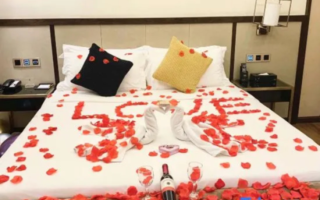 Binjiang Celebrity Holiday Hotel