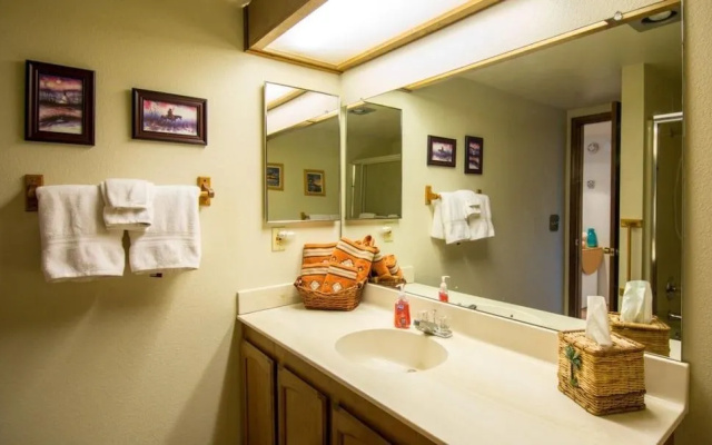 Country Club Condo