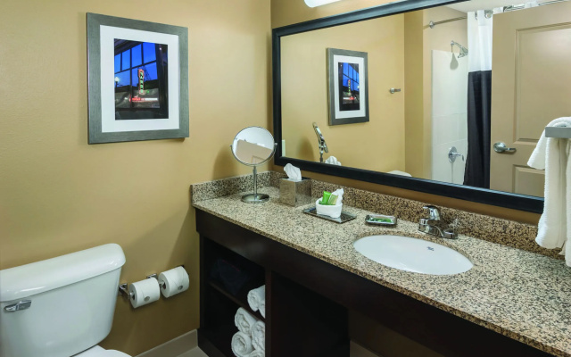 ClubHouse Hotel & Suites - Fargo