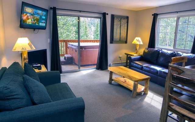 Fawn Valley Inn: 303