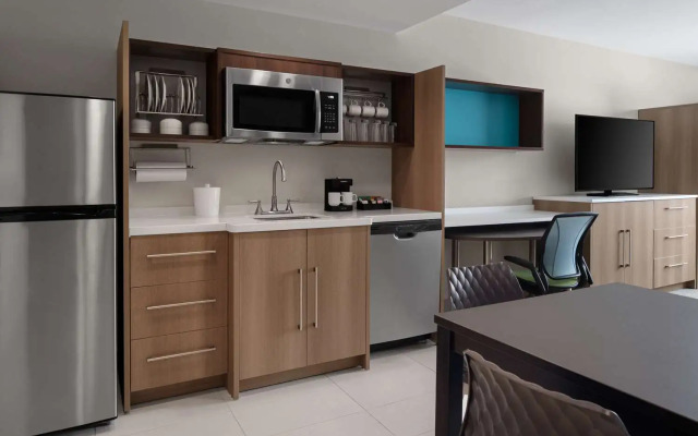 Home2 Suites Des Moines at Drake University