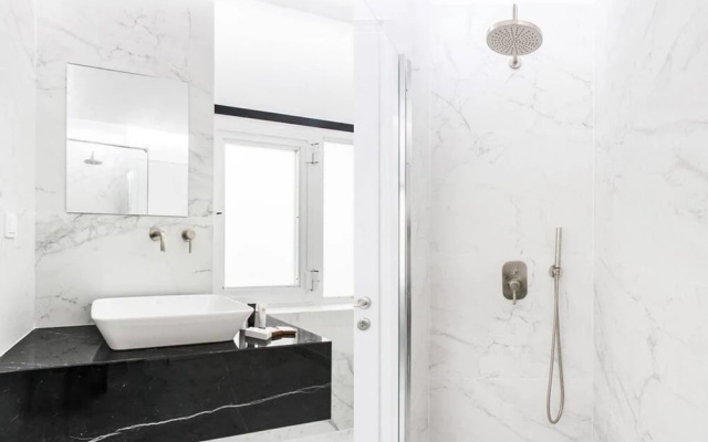 Stunning Renovation In Plaka For 4Guests