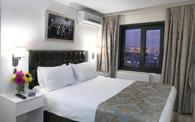 Monarch Hotel