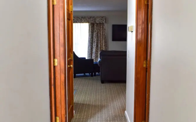 The Central Downtown Inn & Suites