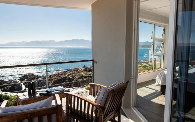 Whalesong Lodge