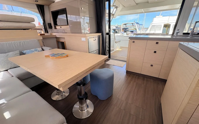 Catamaran EDEN