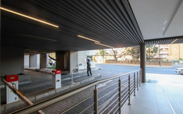 Sandton Smart Apartment Fourteen