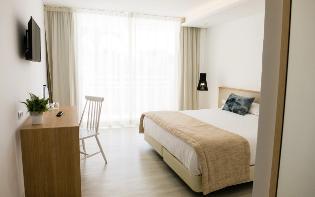 Globales Cala Bona Suites