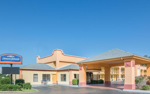 Отель Howard Johnson by Wyndham Vicksburg вид на фасад