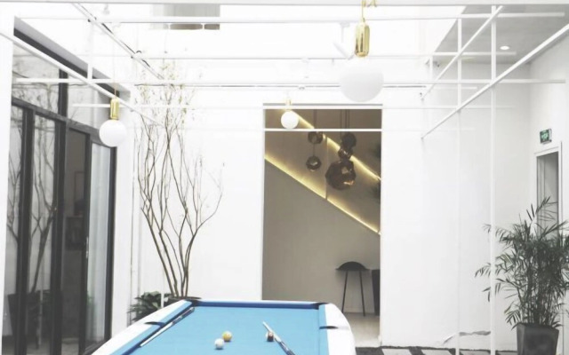 Rei Book Hostel