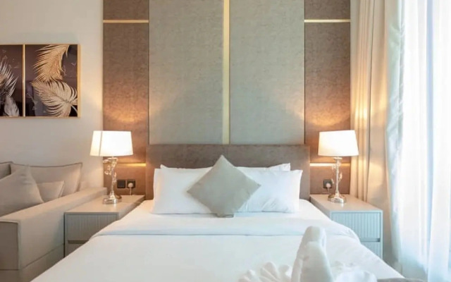 LUX Studio Near Burj w Canal Views