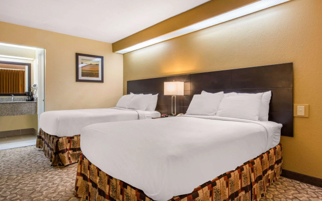 Ramada by Wyndham Santee I-95