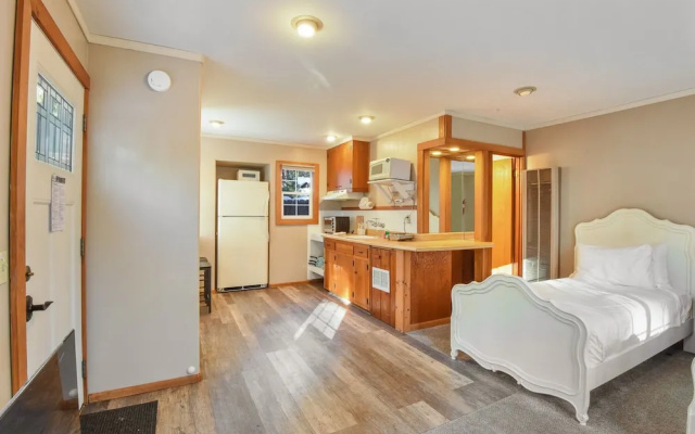8689 Rainbow Studio