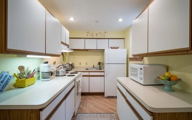Garden Grove 2 Bedroom Home by RedAwning