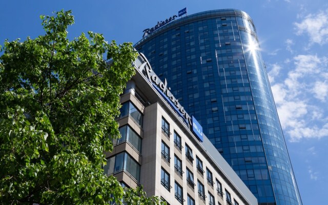 Radisson Blu Olympiyskiy Hotel вид на фасад