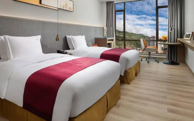 Holiday Inn Batang