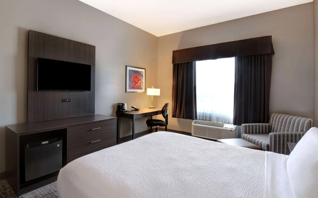 Days Inn & Suites by Wyndham Warman
