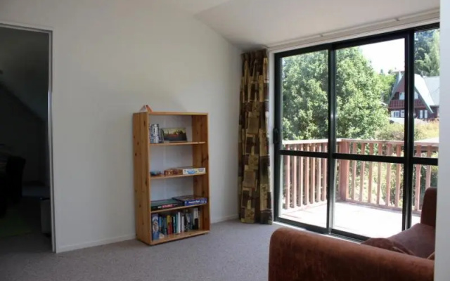 26 Caverhill Close