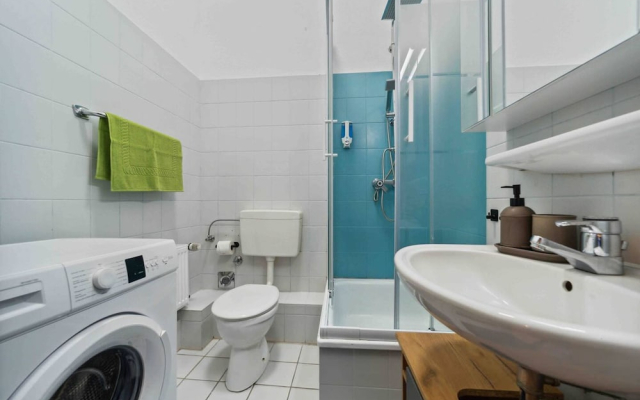 Up to 4 People Center Water Netflix