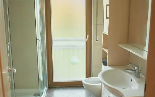 1 ZIMMER WOHNUNG/8 Min. zu Fuß bis ins Zentrum