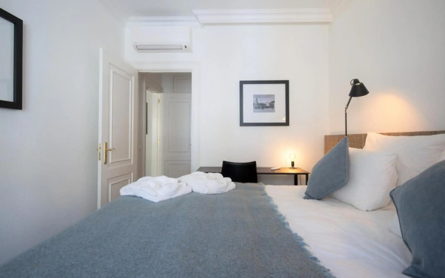 Nomad's Fine Arts in Chiado with Garage