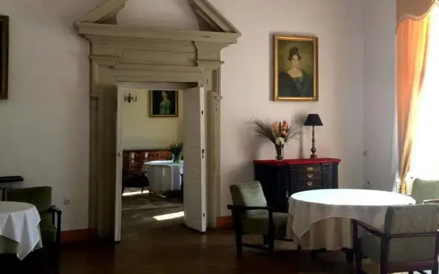 Pałac w Oborach