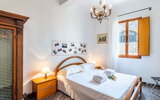 Отель San Ambrogio Students House комната для гостей