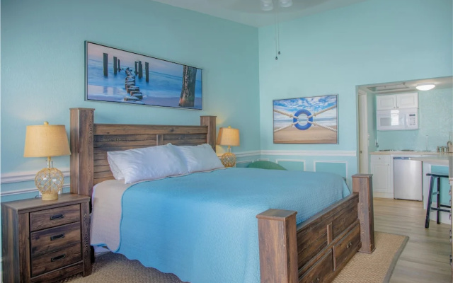 Sea And Breeze Hotel And Condo